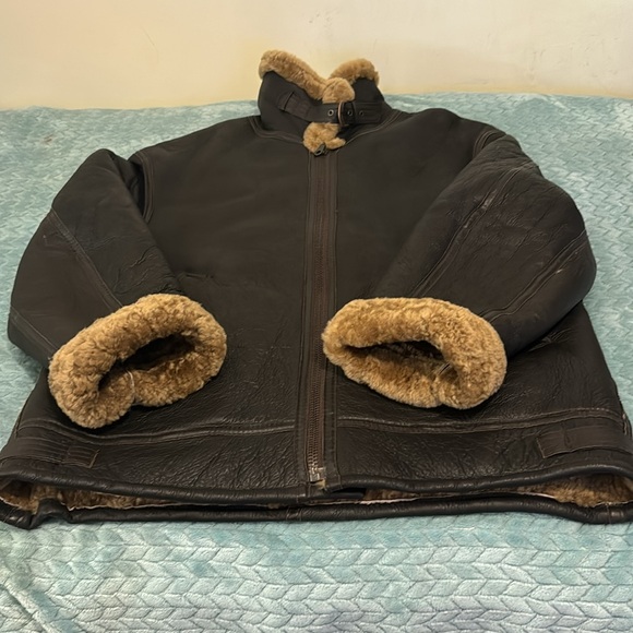 Men’s Leather and Real Sheepskin Coat - Picture 2 of 9